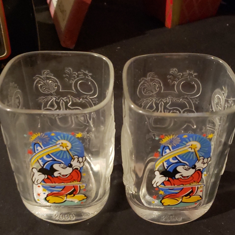 Mickey Mouse Vintage Collectible Glass 2000.